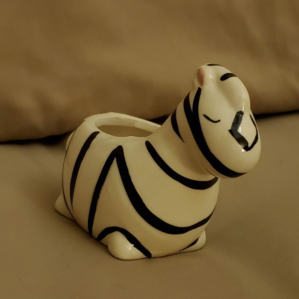 Zebra Plant Pot, Ceramic Animal Planter for Succulents or Air Plants - Picture 5 of 7